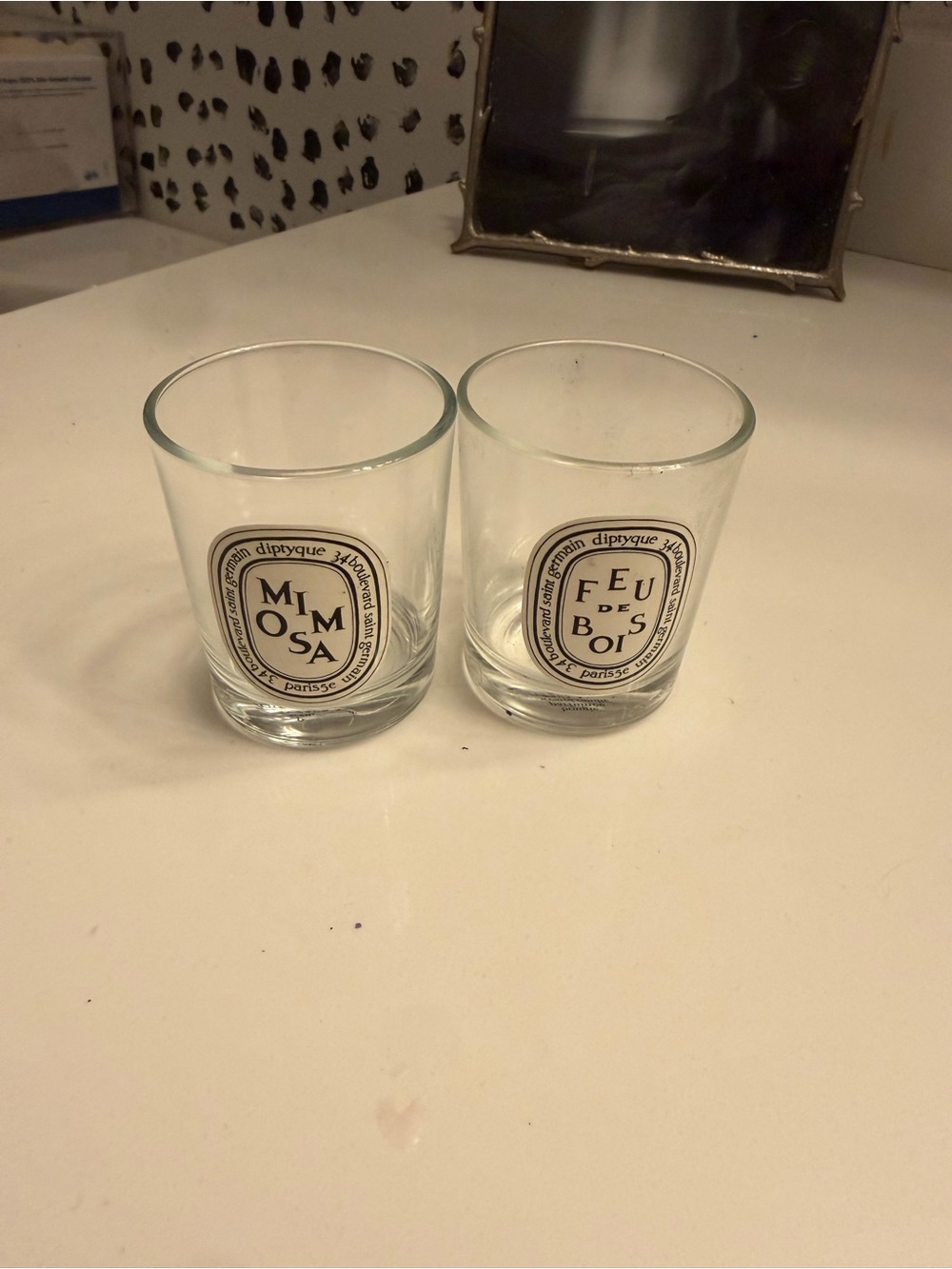 Empty diptique vessels